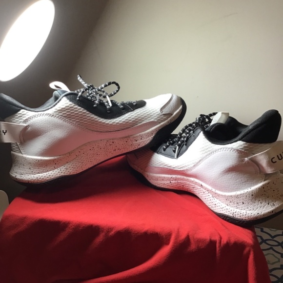 🔥CURRY, by Under Armour, new cond. no box, pics. Size men’s 12, women’s 13.5🔥 - Picture 3 of 7